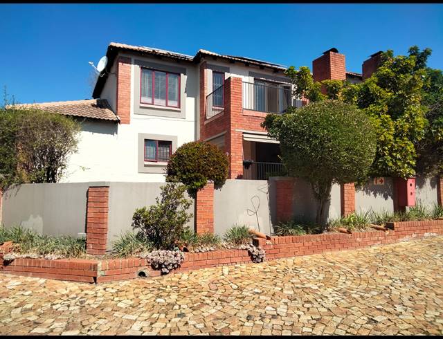 3 BEDROOM TOWNHOUSE FOR SALE IN SUNDOWNER